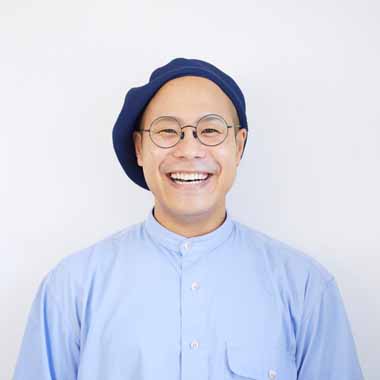 トークグラフィッカー®山口翔太さんの笑顔のバストアップ写真